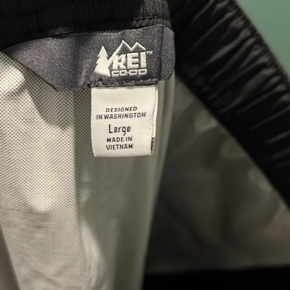 Black Men’s REI,‎ the co-op pants. Size Large.  Full zip up leg--Peak 2.5L
